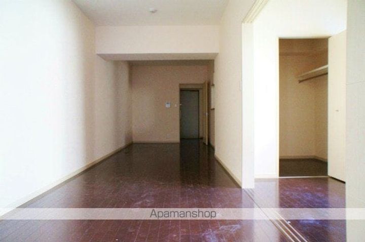 アンフレール川上の内装