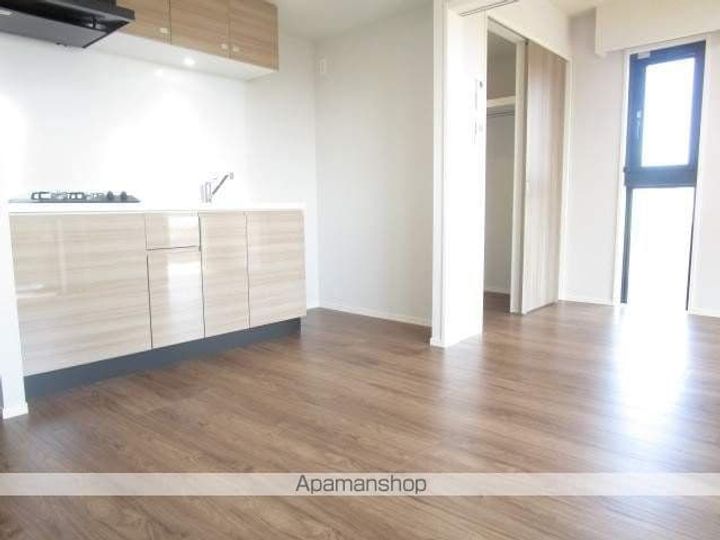 東京都杉並区和田1丁目の賃貸マンションの居間