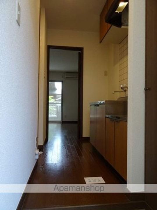 アトレー成田町105の玄関