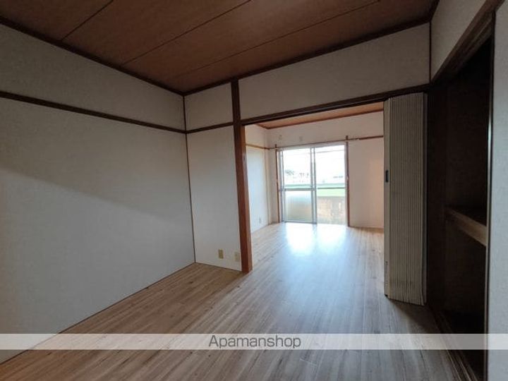 ハイツ上畑1-Bの居間