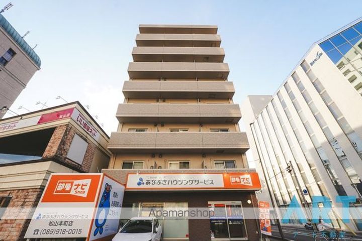 ヴィゴーレ本町の外観