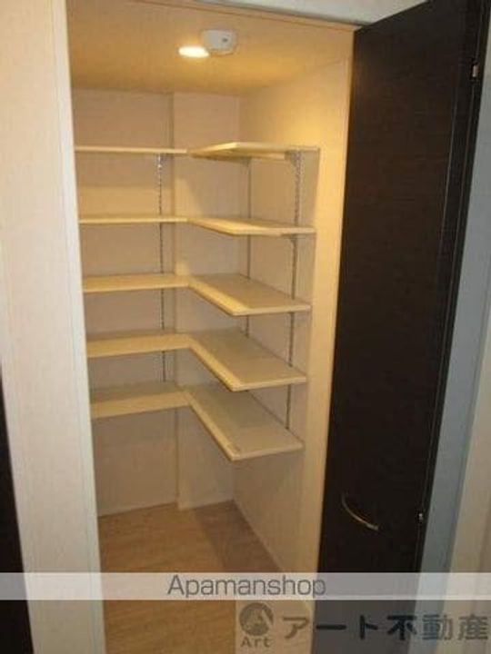 愛媛県松山市小坂4丁目の賃貸アパートの内装