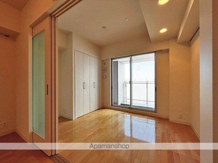東京都台東区元浅草1丁目の賃貸マンションの居間