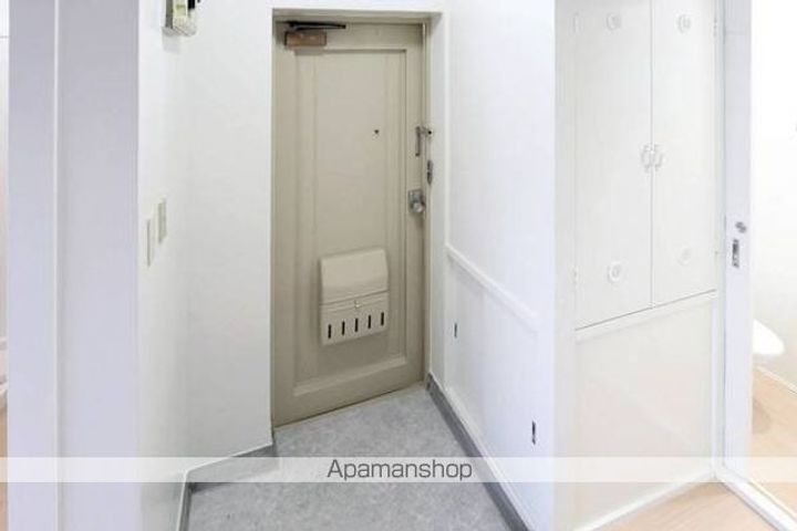 ビレッジハウス巣南町西2号棟の玄関