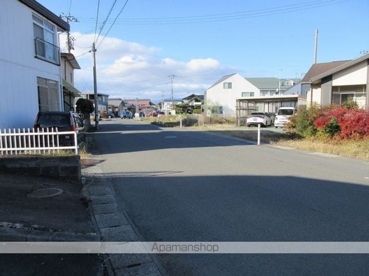 モンベールいずみの周辺