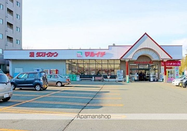 ドミール・クレセントBの周辺