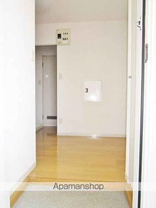 S・ドミール202の玄関