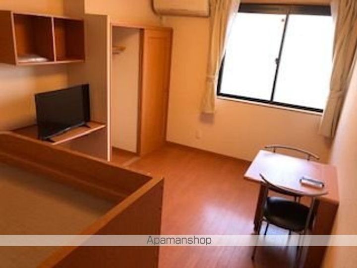 レオパレスロハス A102の居間