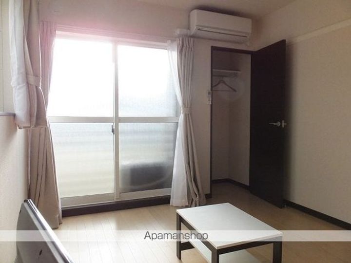 レオネクストけやき202の居間