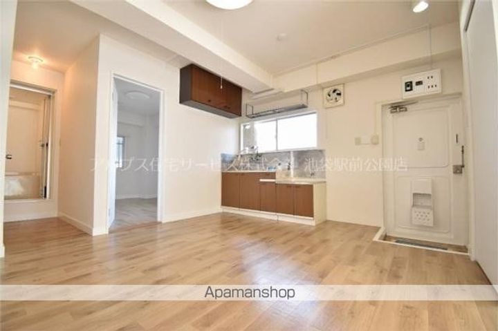 真砂マンションの居間