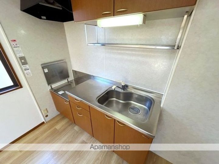 ロイヤルタウン程島 ABCDのキッチン