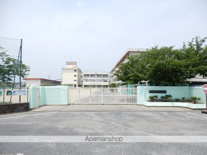 岡山県岡山市南区泉田4丁目の賃貸アパートの周辺
