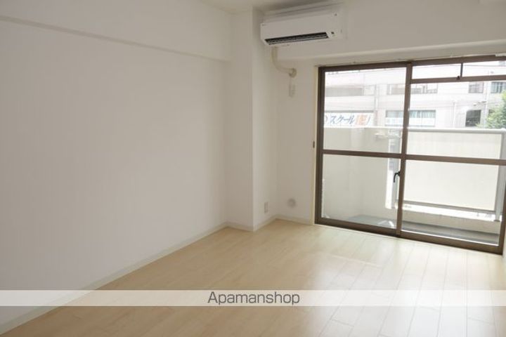 入間市駅前ビルの内装