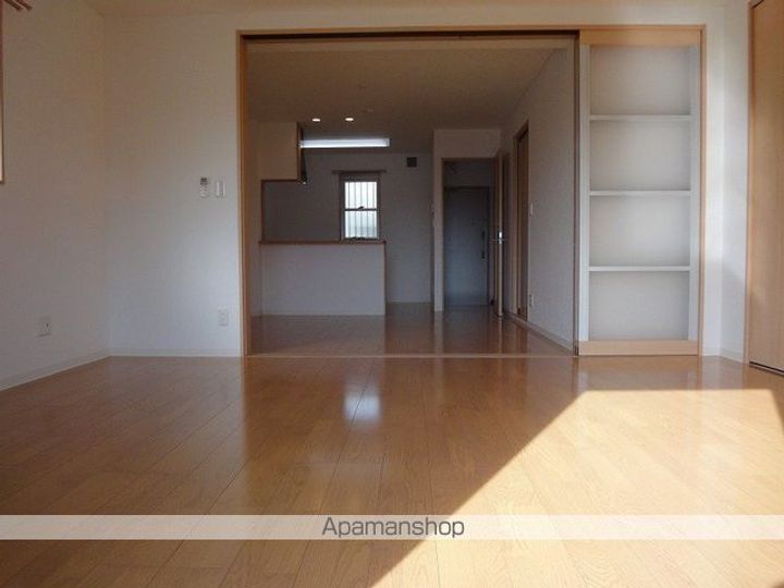 クレドール南川添の居間