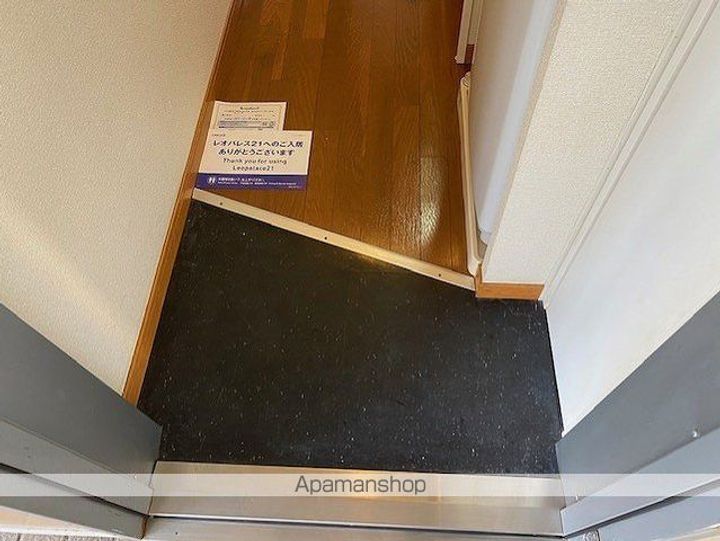 レオパレス蘭の玄関