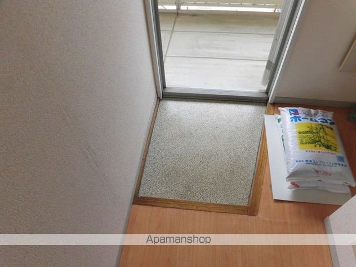 マリンパレス202の玄関