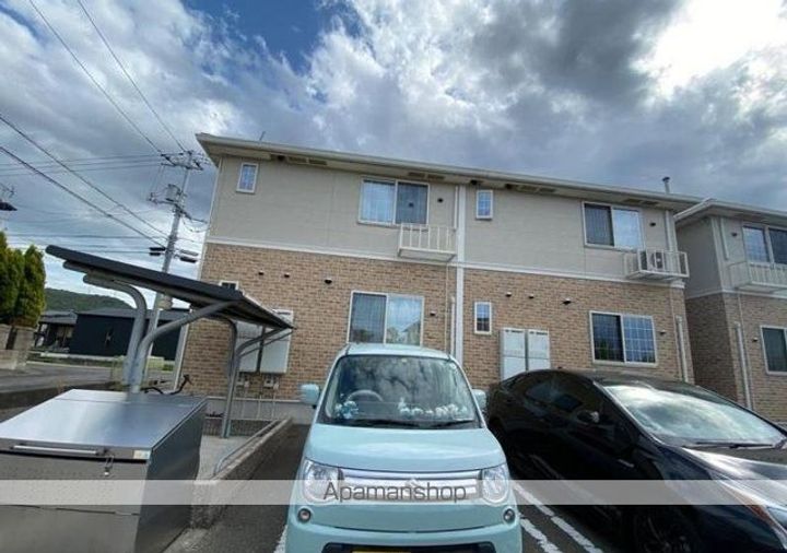 香川県高松市香西東町の賃貸アパートの外観