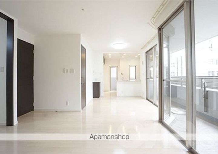 愛知県名古屋市中区千代田3丁目の賃貸マンションの居間