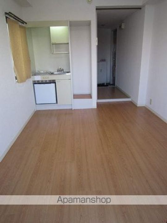 グランピア小松里305の居間