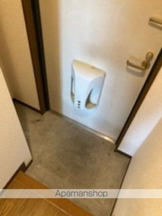 プリミエール若草の玄関