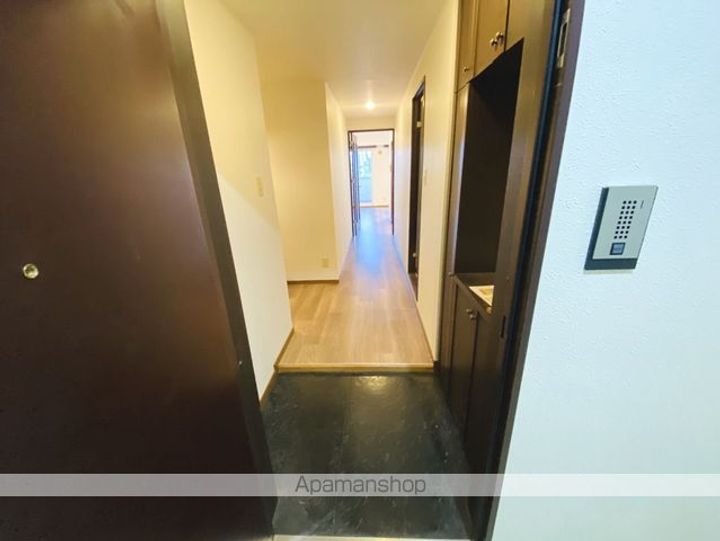 ロイヤルシティ弐番館青柳の玄関