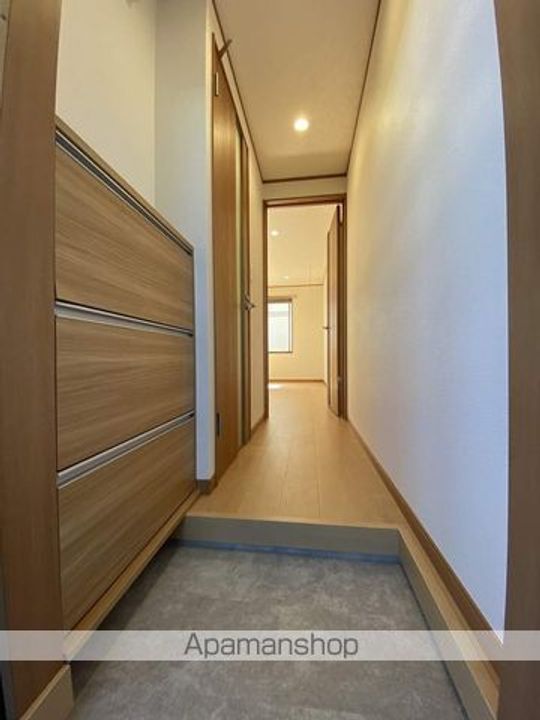 東京都福生市大字福生の賃貸アパートの玄関