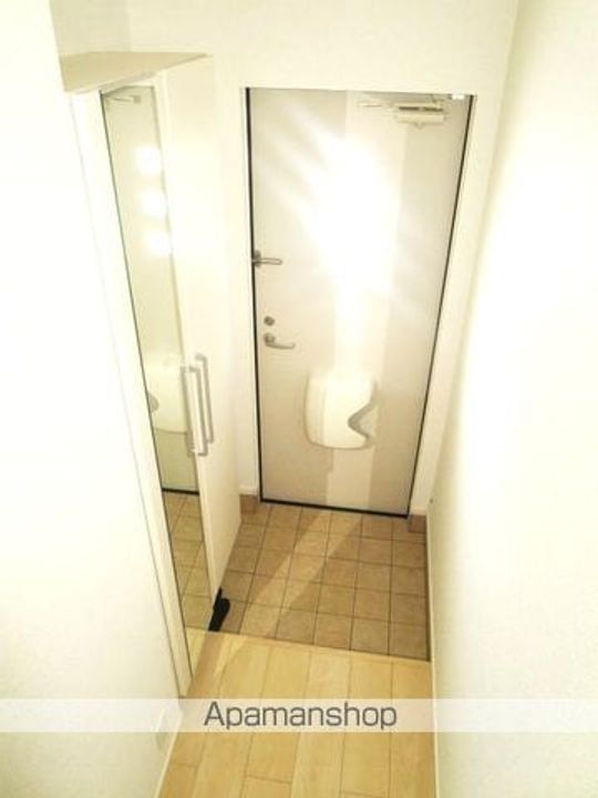 山梨県甲府市住吉5丁目の賃貸アパートの玄関