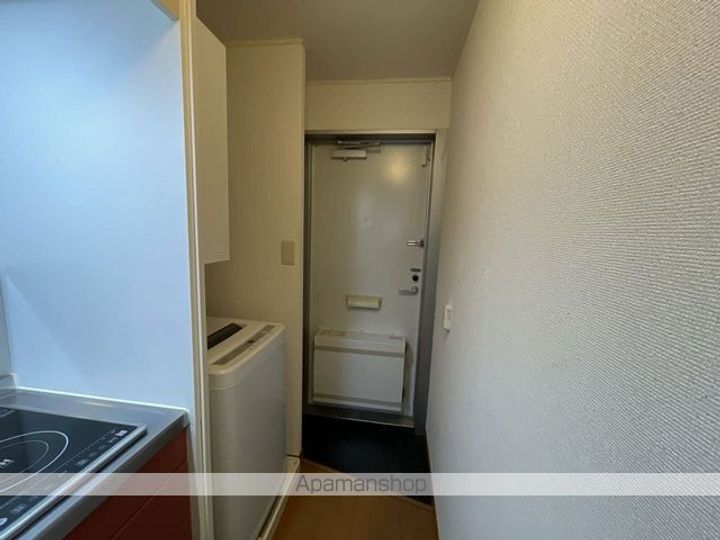 レオパレス水元の玄関