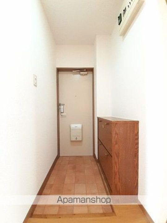 クローバーヒルズAの玄関