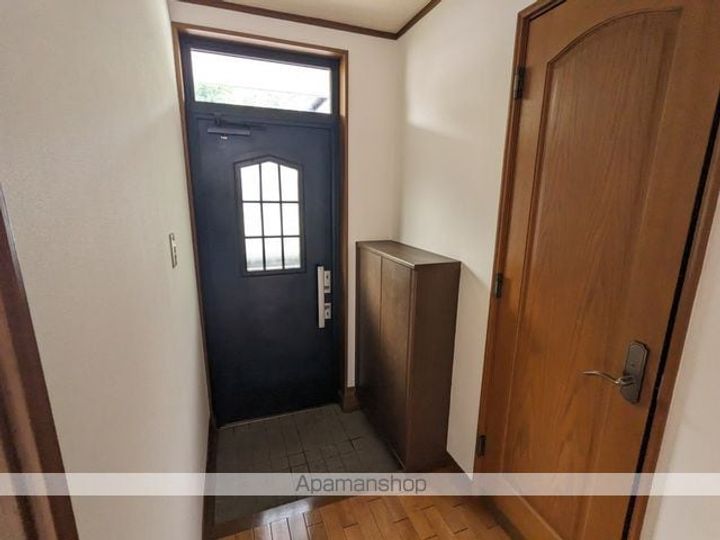 グランシャリオ201の玄関