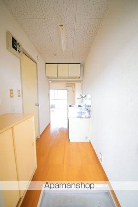 ハイツしんみせ210の玄関