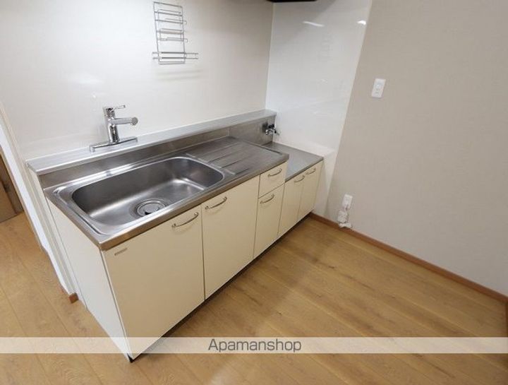 ロイヤルハイム北光B201のキッチン