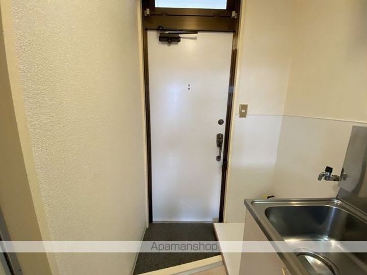 ミワハイツ205の玄関