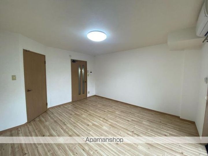 香川県高松市高松町の賃貸アパートの内装