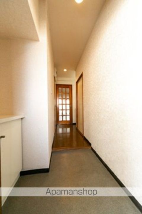 東京都小金井市貫井南町3丁目の賃貸マンションの玄関