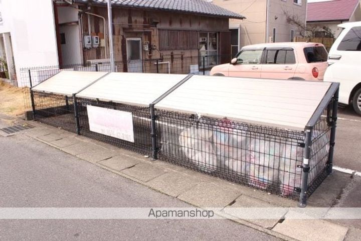 アングラート302の外観