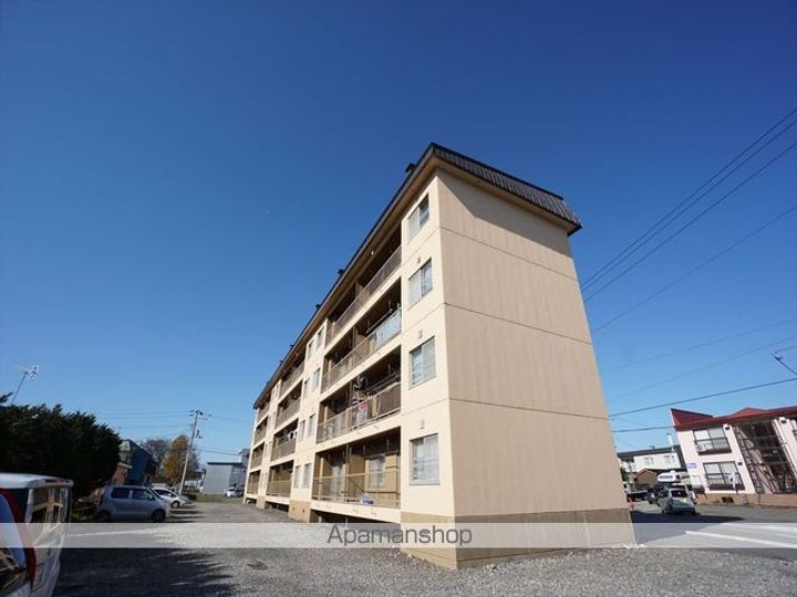 マンション鹿内の外観