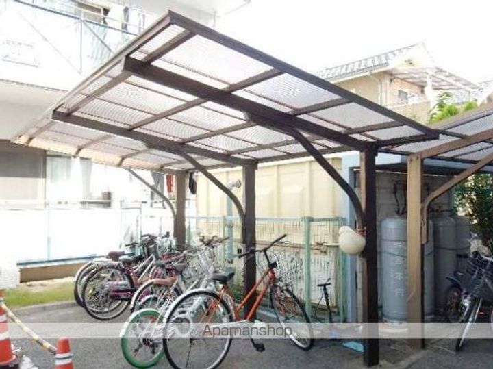 岡山県岡山市北区下中野の賃貸マンションの外観