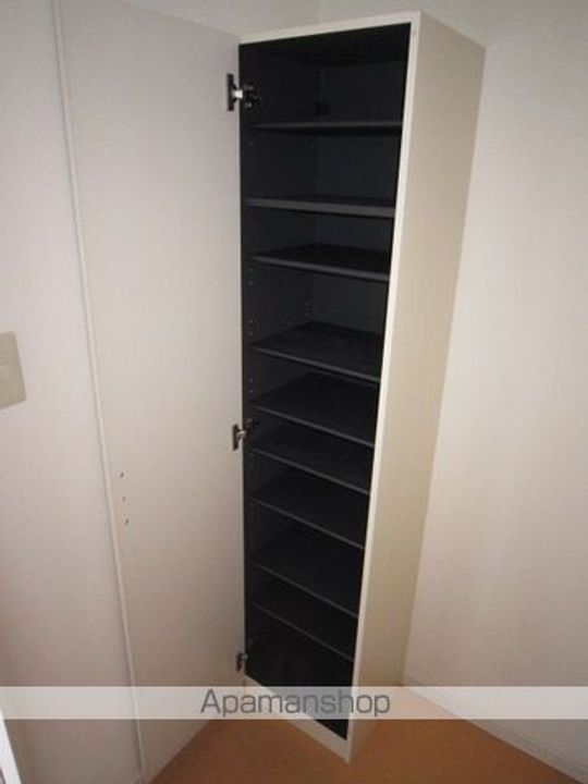 ルシェ・ド・クレミュ101の玄関