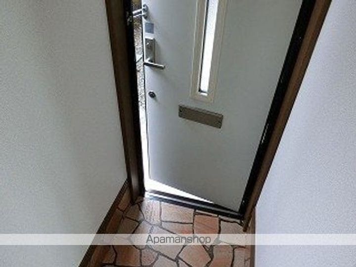 岩手県盛岡市西青山3丁目の賃貸アパートの玄関