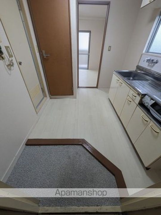 ヴィラナリー太子橋302の玄関