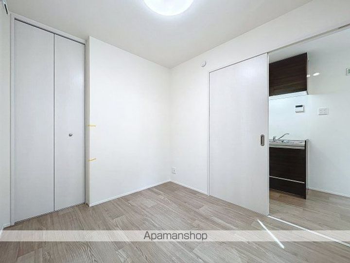 東京都北区東十条1丁目の賃貸アパートの居間