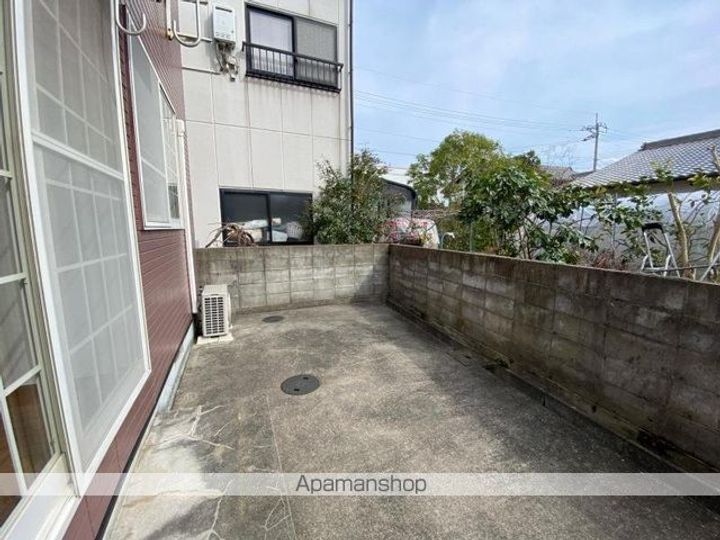 香川県高松市香川町大野の賃貸アパートの玄関