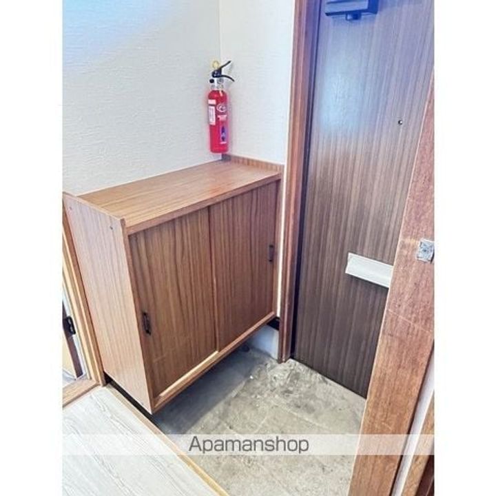 林マンション(美芳町)5の玄関