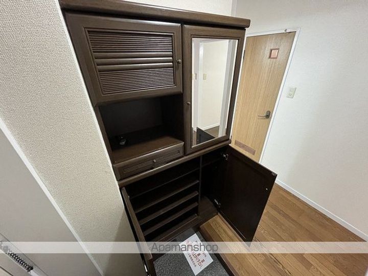 愛知県一宮市赤見4丁目の賃貸マンションの玄関