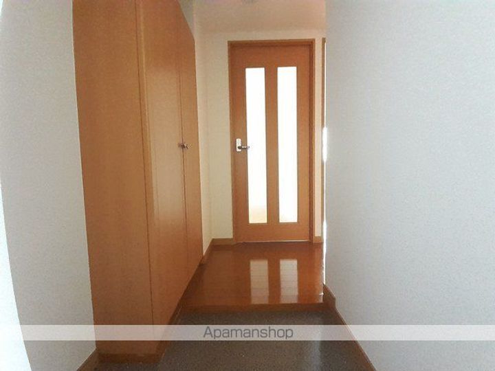 ジャパン・ビレッジイーストの玄関