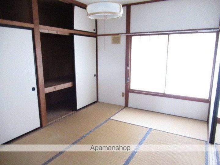 すみれ荘ニ号の居間