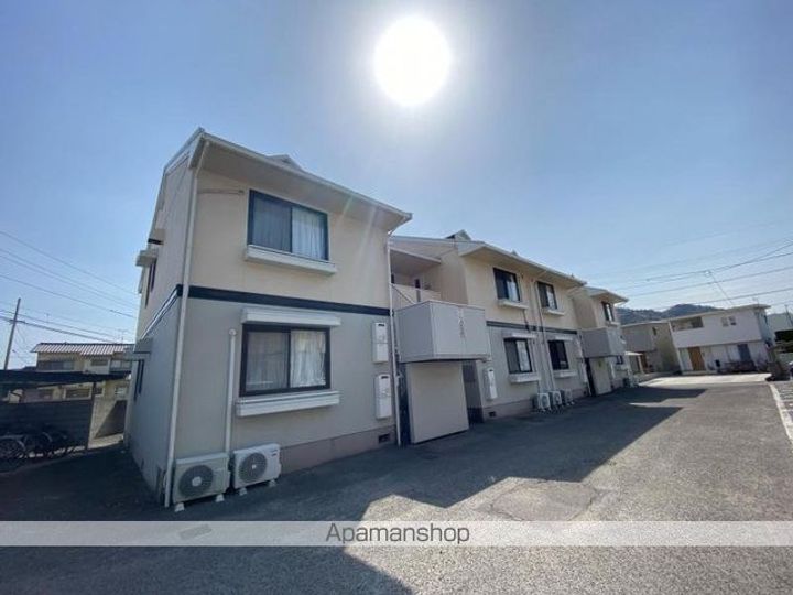 香川県高松市円座町の賃貸アパートの外観