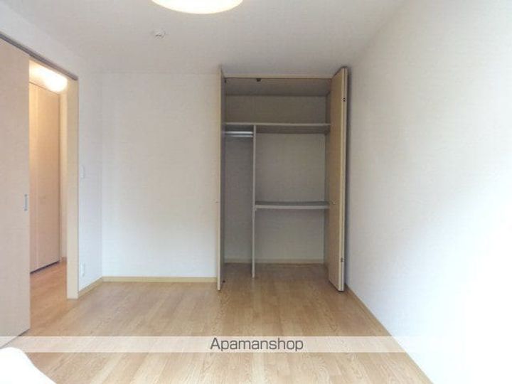 ロイヤルパレス七番館106の居間