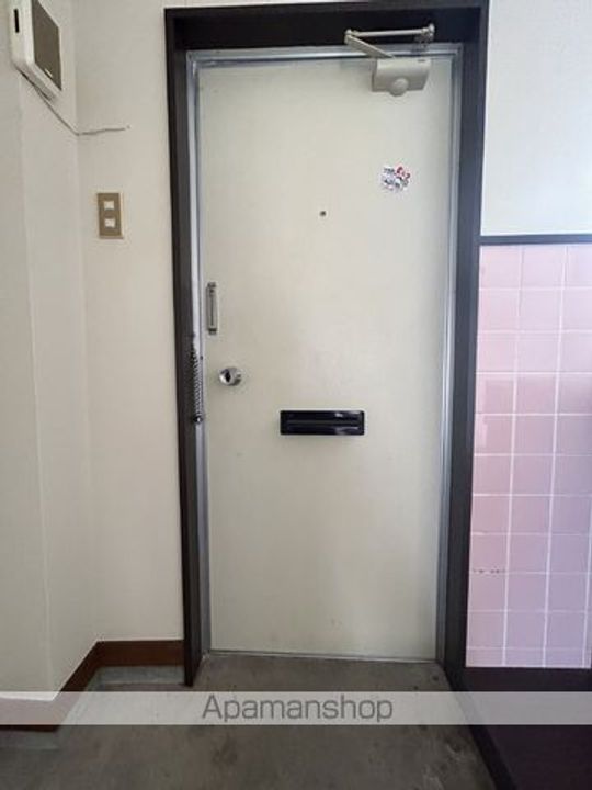 根来ハイツ201の玄関